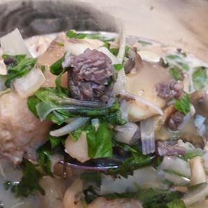 Cách làm canh nấm với thịt bò