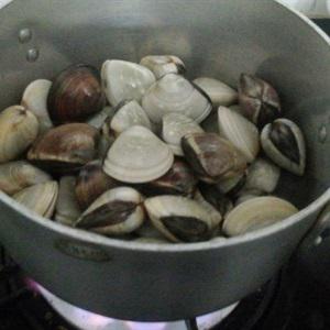 Cách làm canh nghêu bắp cải