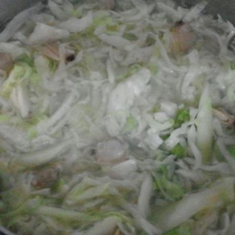 Cách làm canh nghêu bắp cải