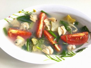 Canh nghêu nấu khế chua món ngon của mẹ