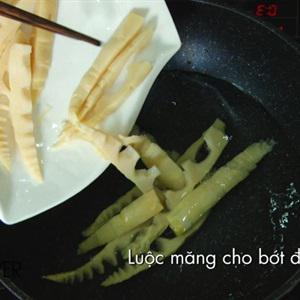 Cách làm canh nghêu nấu măng chua