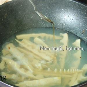 Cách làm canh nghêu nấu măng chua