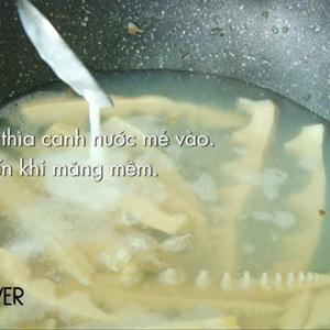 Cách làm canh nghêu nấu măng chua