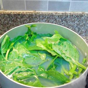 Cách làm canh nghêu nấu mồng tơi