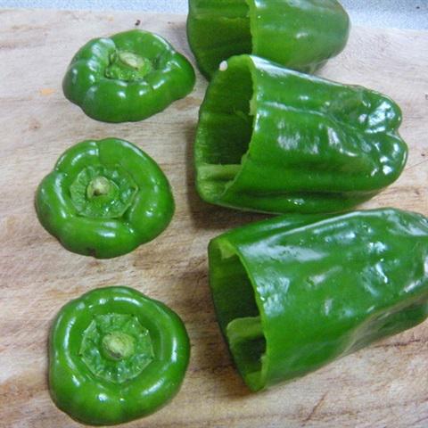 Cách làm canh ớt chuông nhồi thịt