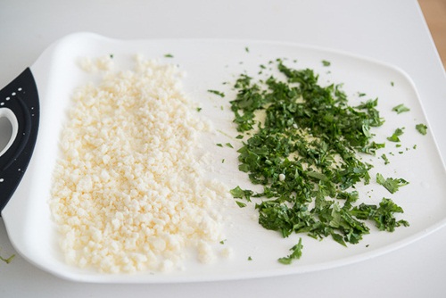 Canh rau chân vịt nấu gan heo và cẩu kỷ thơm ngon, bổ dưỡng