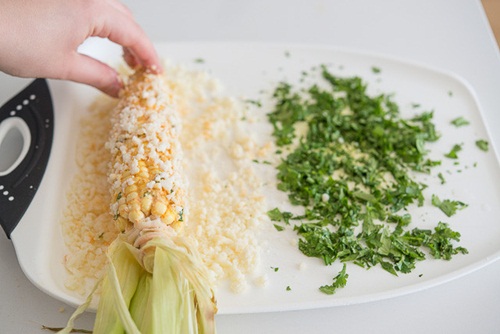 Canh rau chân vịt nấu gan heo và cẩu kỷ thơm ngon, bổ dưỡng