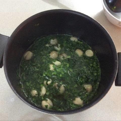 Cách làm canh rau lang nấu nấm rơm