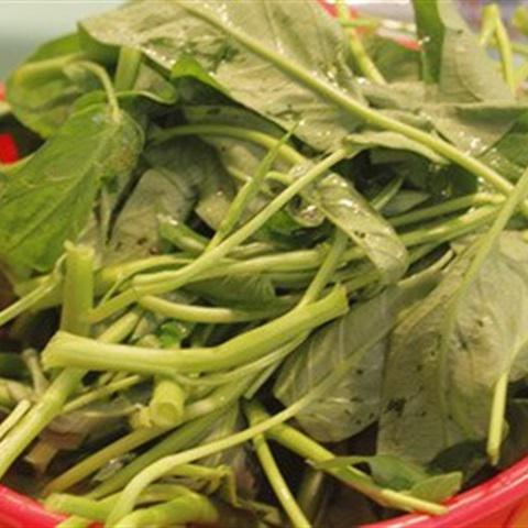 Cách làm canh rau muống khoai sọ