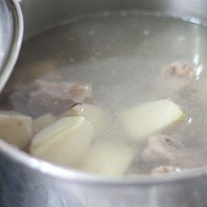 Cách làm canh rau muống khoai sọ