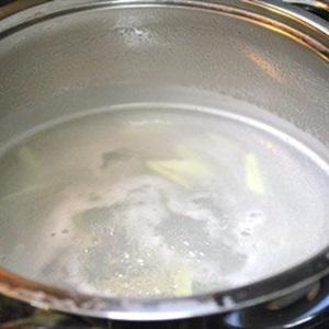 Cách làm canh rau muống nấu nghêu