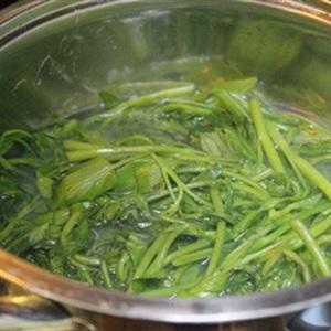 Cách làm canh rau muống nấu nghêu