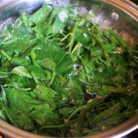 Cách làm canh rau muống nấu riêu cua