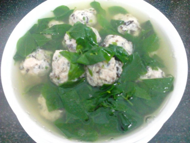 Canh rau ngót nấu mọc