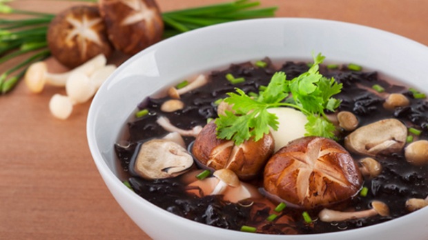 Canh rong biển nấu rau củ – Món chay Hàn Quốc