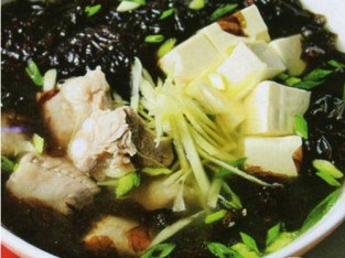 Canh rong biển sườn non