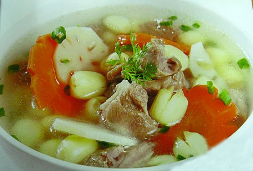 Canh sen hầm: Món ăn trị đau lưng ở bà bầu