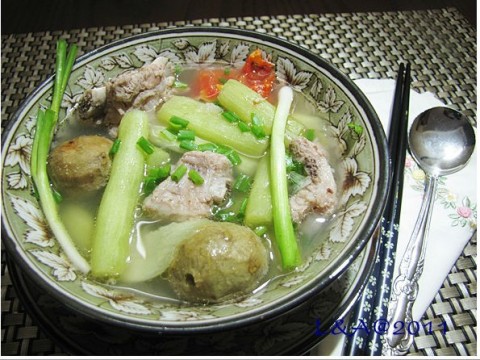 Canh sườn bung mọc dùng