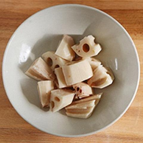 Cách làm canh sườn củ sen