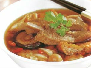 Canh sườn heo nấu nấm