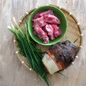 Cách làm canh sườn khoai môn