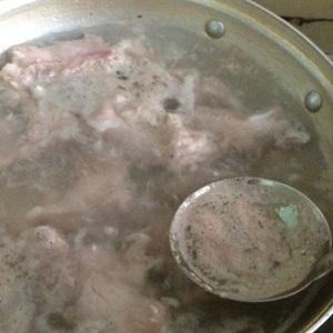 Cách làm canh sườn khoai môn