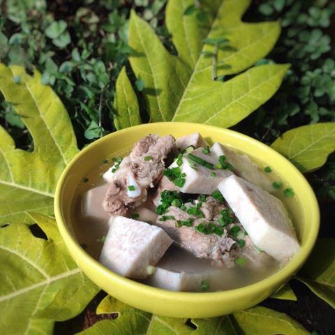 Cách làm canh sườn khoai môn