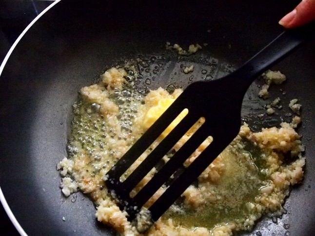 Canh sườn nấm trà tân bổ dưỡng