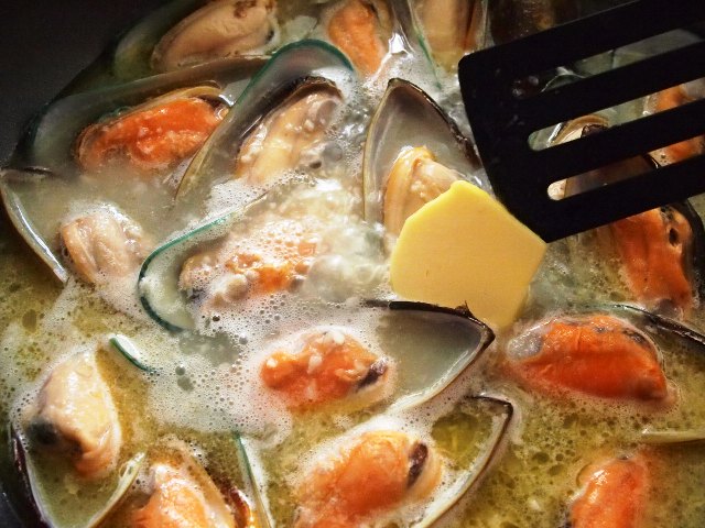 Canh sườn nấm trà tân bổ dưỡng