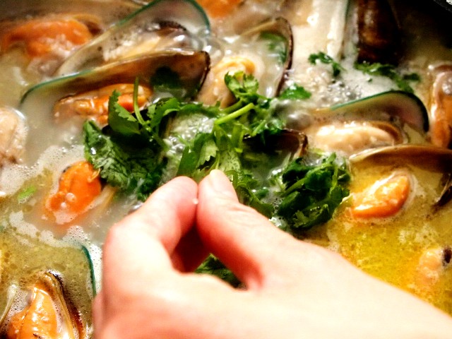 Canh sườn nấm trà tân bổ dưỡng