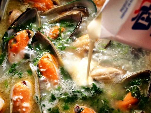 Canh sườn nấm trà tân bổ dưỡng