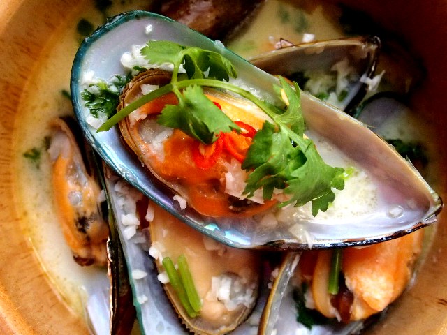 Canh sườn nấm trà tân bổ dưỡng