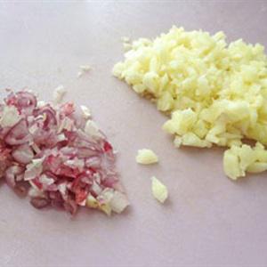 Cách làm canh sườn nấu củ dền