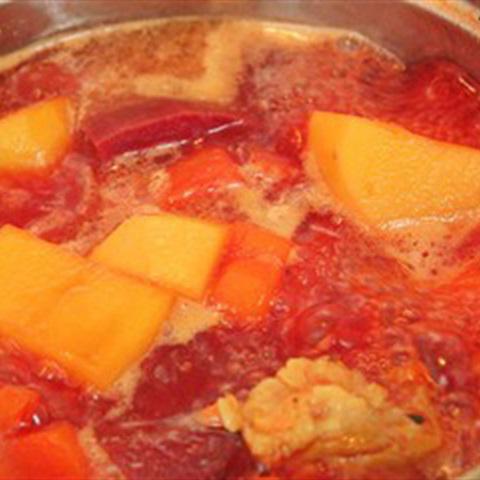 Cách làm canh sườn nấu củ dền