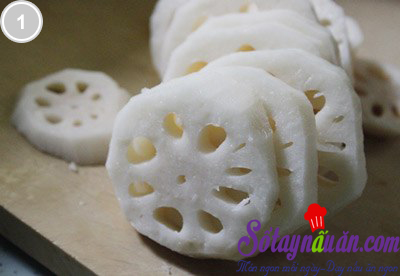 Canh sườn nấu củ sen ngọt mát