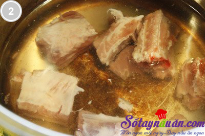 Canh sườn nấu củ sen ngọt mát