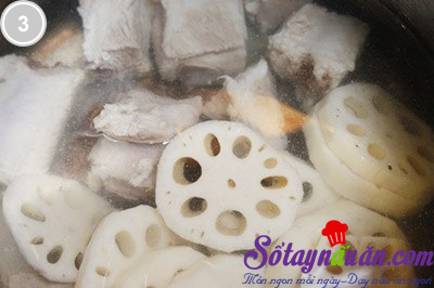 Canh sườn nấu củ sen ngọt mát