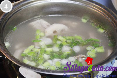 Canh sườn nấu củ sen ngọt mát