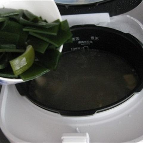 Cách làm canh sườn nấu rong biển