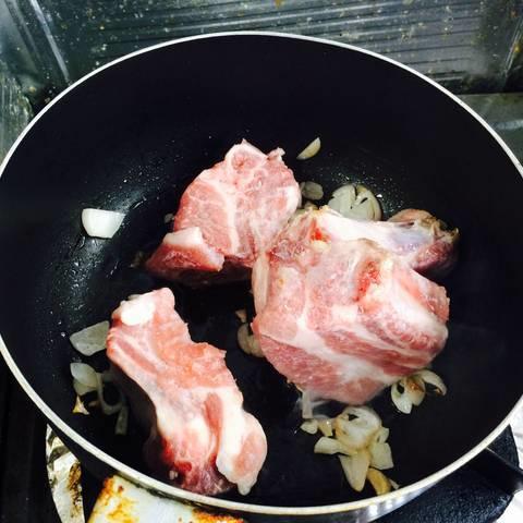 Cách làm canh sườn nấu sấu