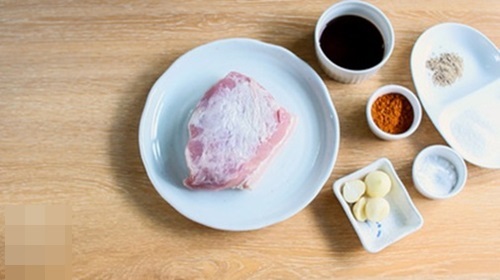 Canh sườn nấu sấu chua dịu, thanh mát mà vẫn đậm đà khó quên