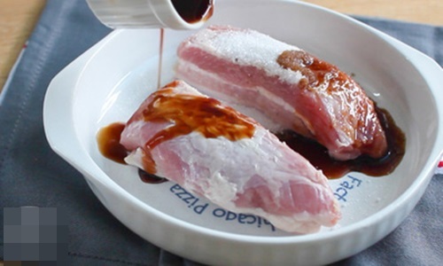 Canh sườn nấu sấu chua dịu, thanh mát mà vẫn đậm đà khó quên