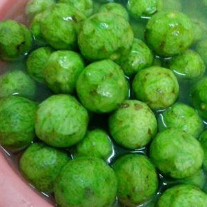 Cách làm canh sườn nấu sấu rau nhút