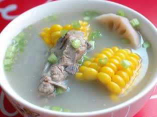 Canh sườn ninh bắp ngọt, củ sen