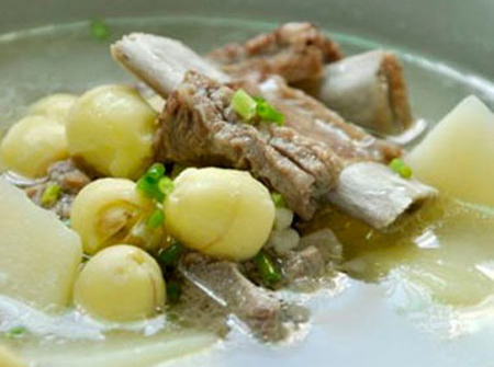 Canh sườn ninh hạt sen