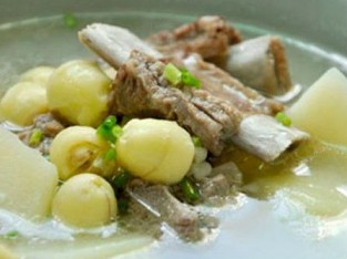 Canh sườn ninh hạt sen