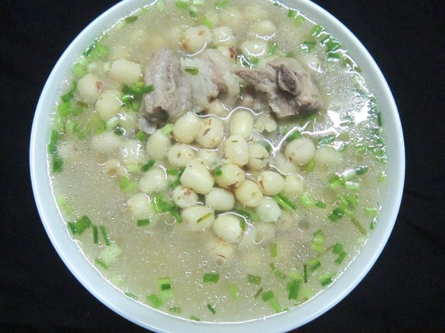 Canh sườn ninh hạt sen