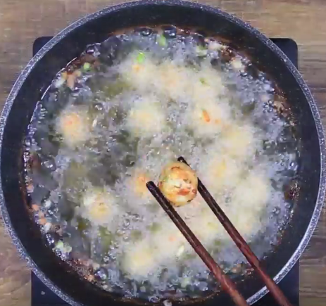 Canh sườn non củ cải thơm ngon bổ dưỡng, đậm đà khó quên