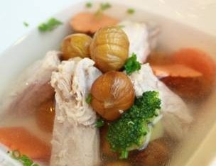 Canh sườn non hạt dẻ