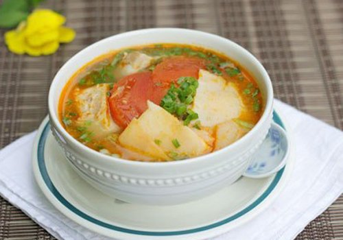 Canh sườn non nấu măng chua